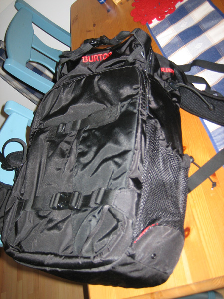 Burton zoom pack 1.jpg - Tanaan saapui UPSin kantamana ovelle uusi reppu - Burtonin zoom pack 28L. Kuva: ixus.